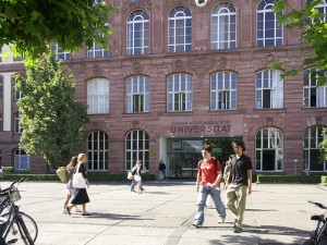 4251067820_a1aeb7fc0a